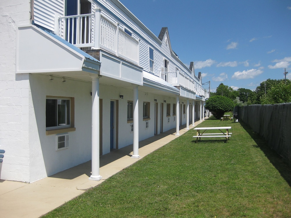 Seabreeze Motel 52/57