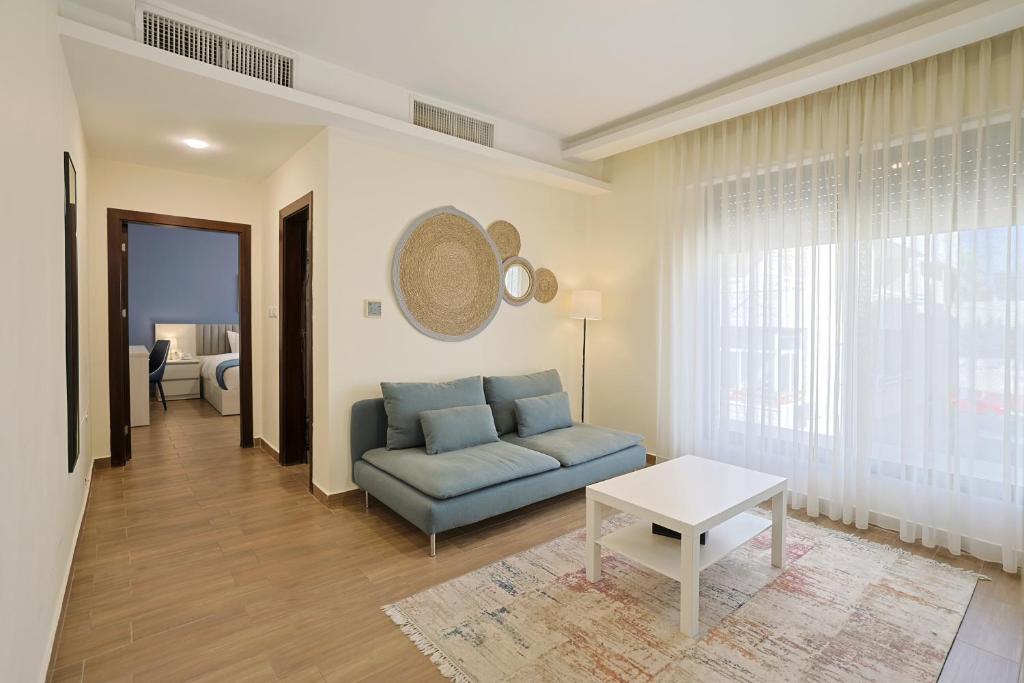 46 Serviced Apartments 18/25