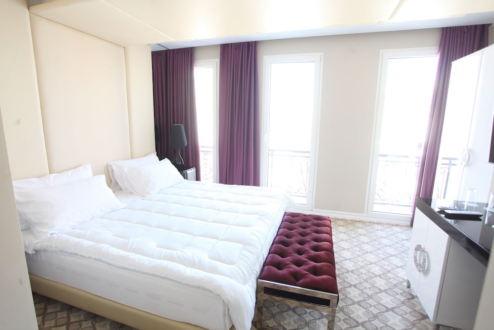 Senator Hotel 15/50