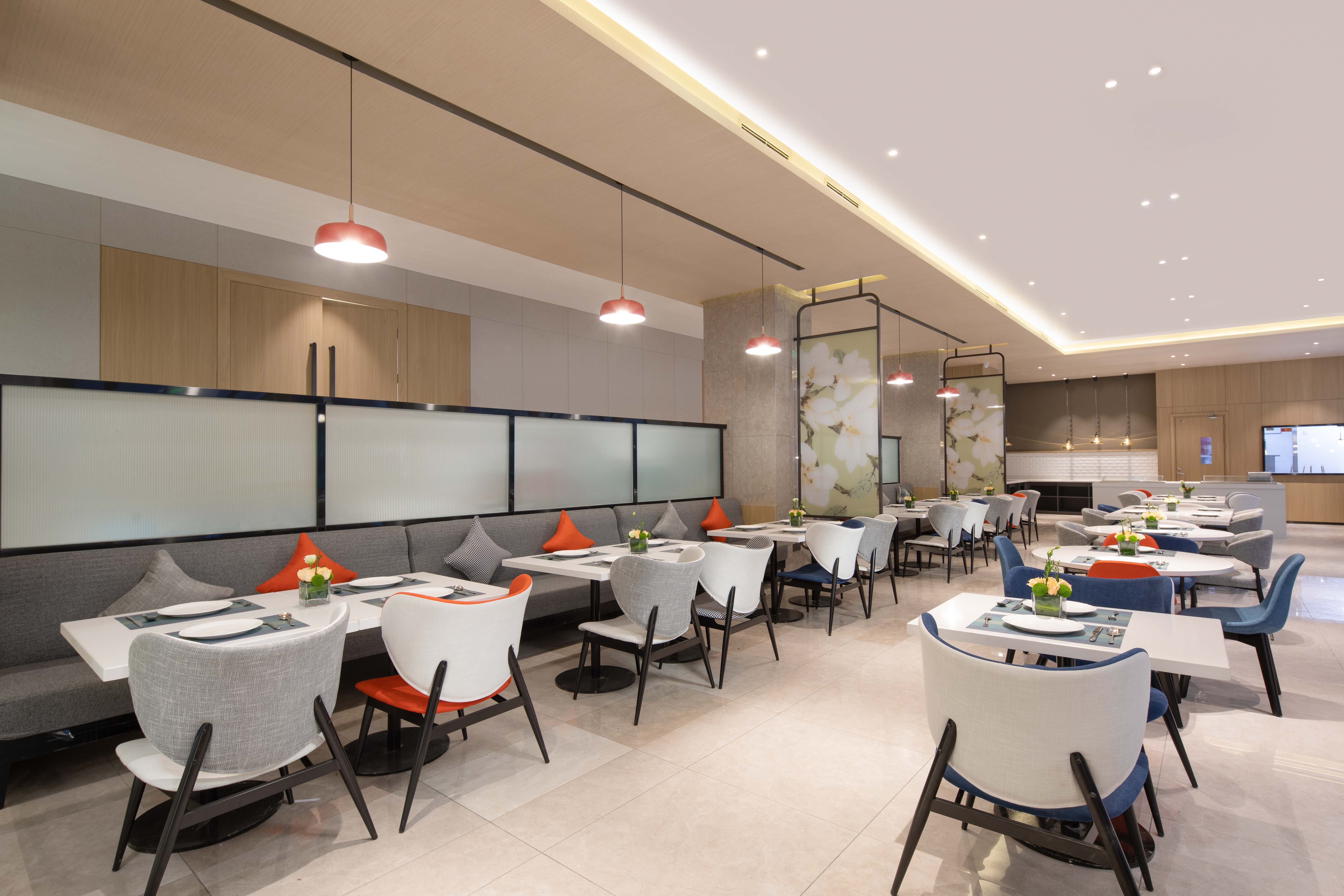 Holiday Inn Express Chengdu Wuhou New City 40/50