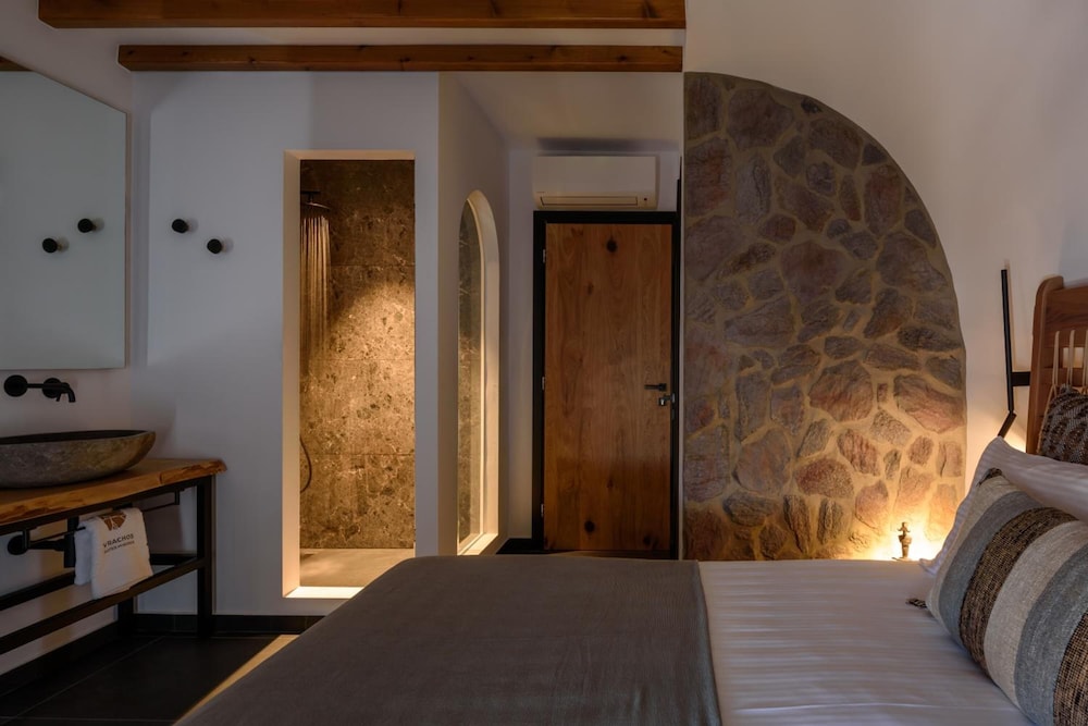 VRACHOS SUITES MYKONOS 27/75