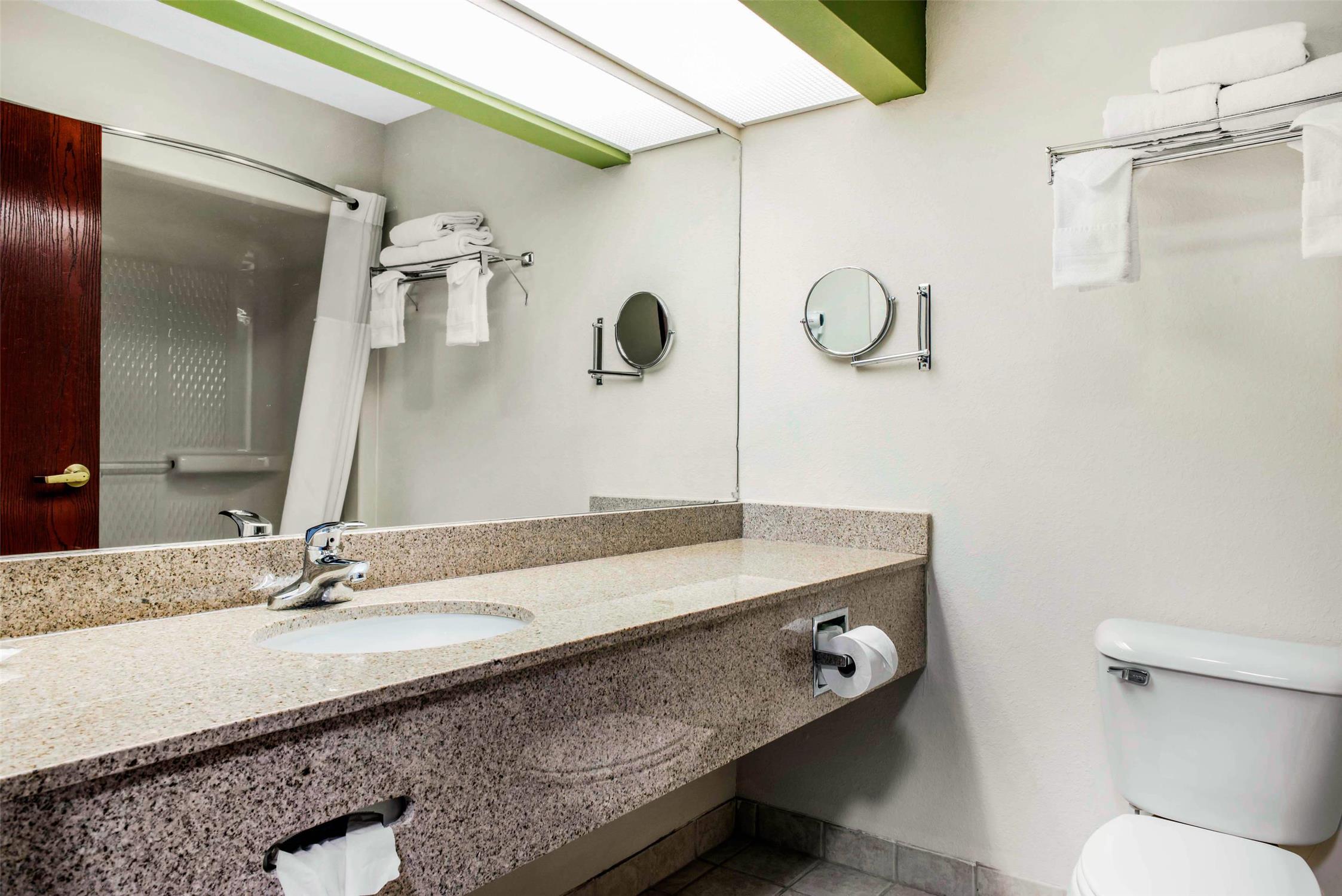 Quality Inn & Suites Anderson I-69 28/29