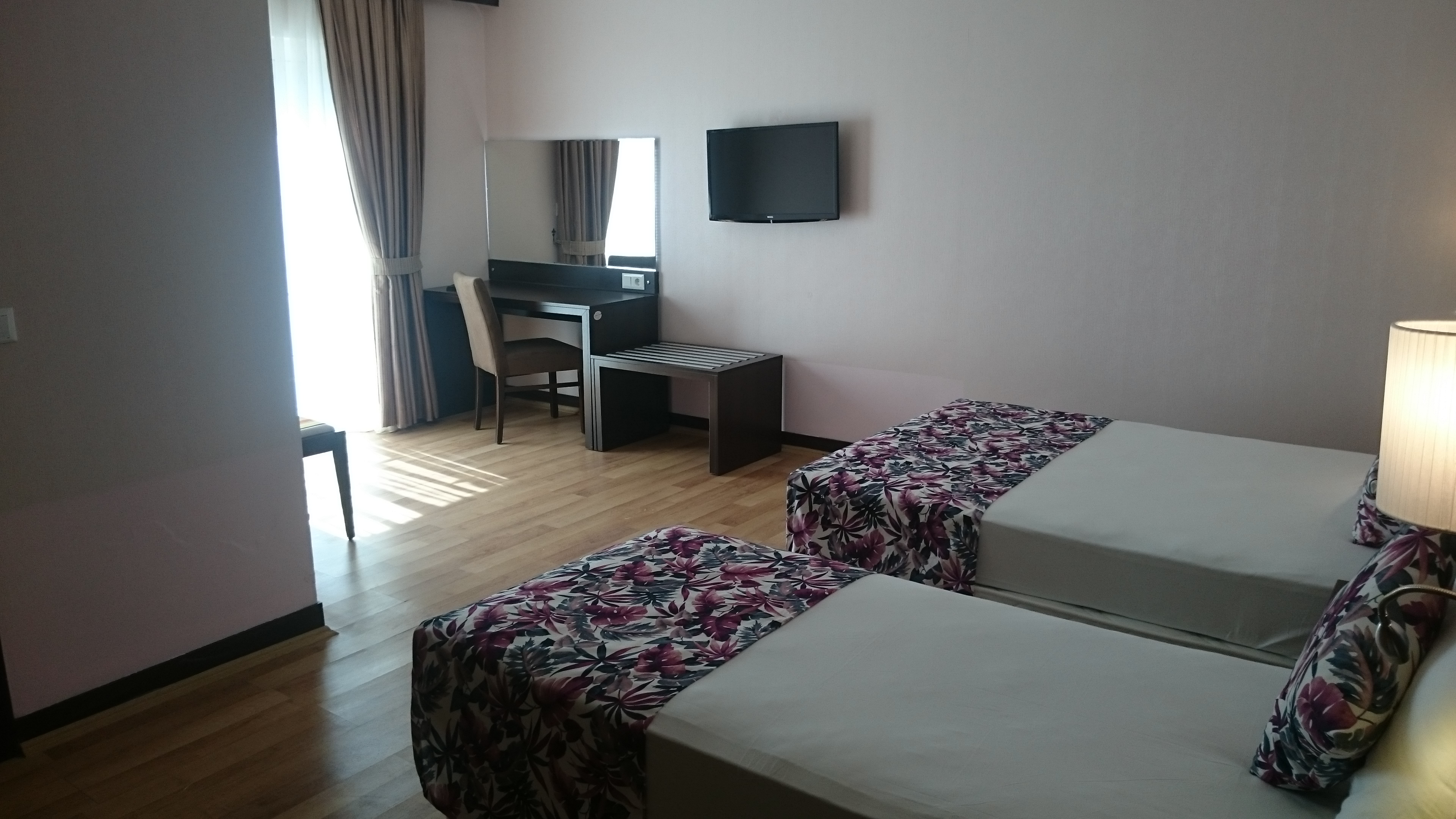 Sunshine Holiday Resort 48/66