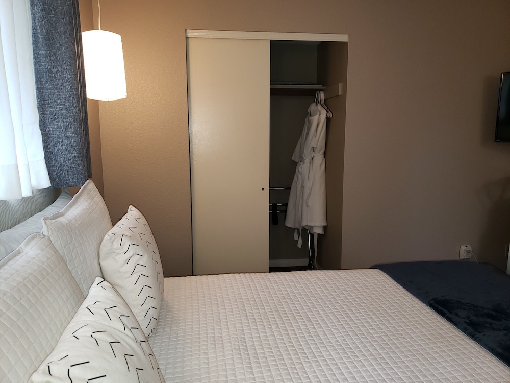 Baby Quail Inn 28/68