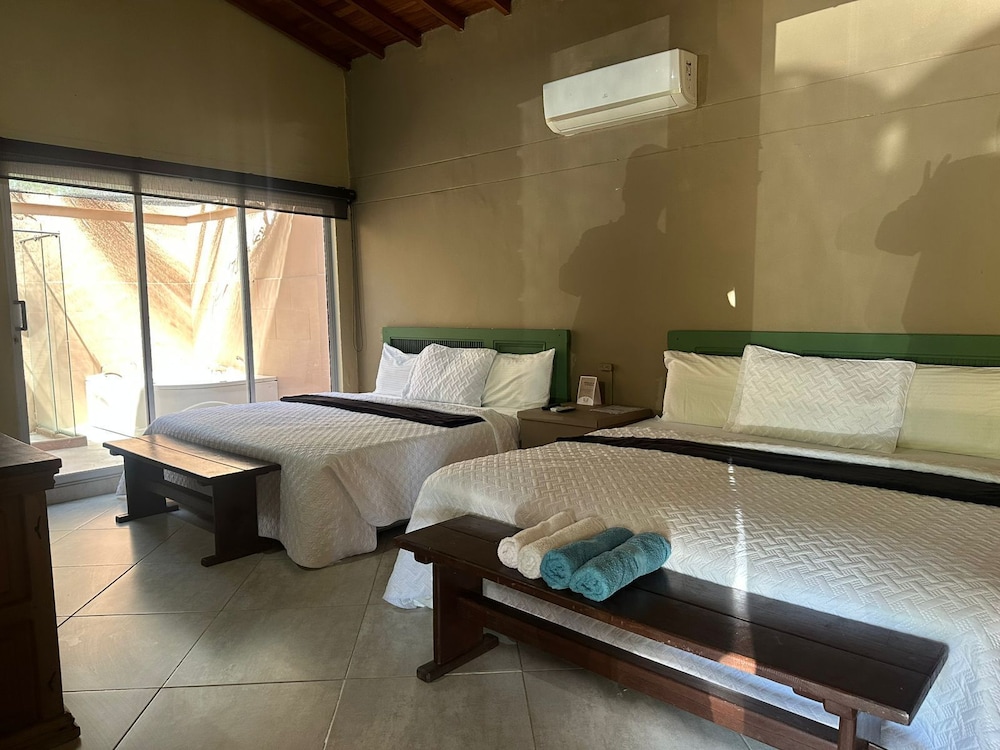 Family, Studio, Suite, 2 King Beds