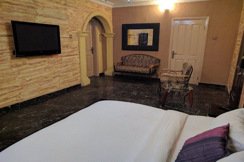Porschester Hotel And Suite 6/17