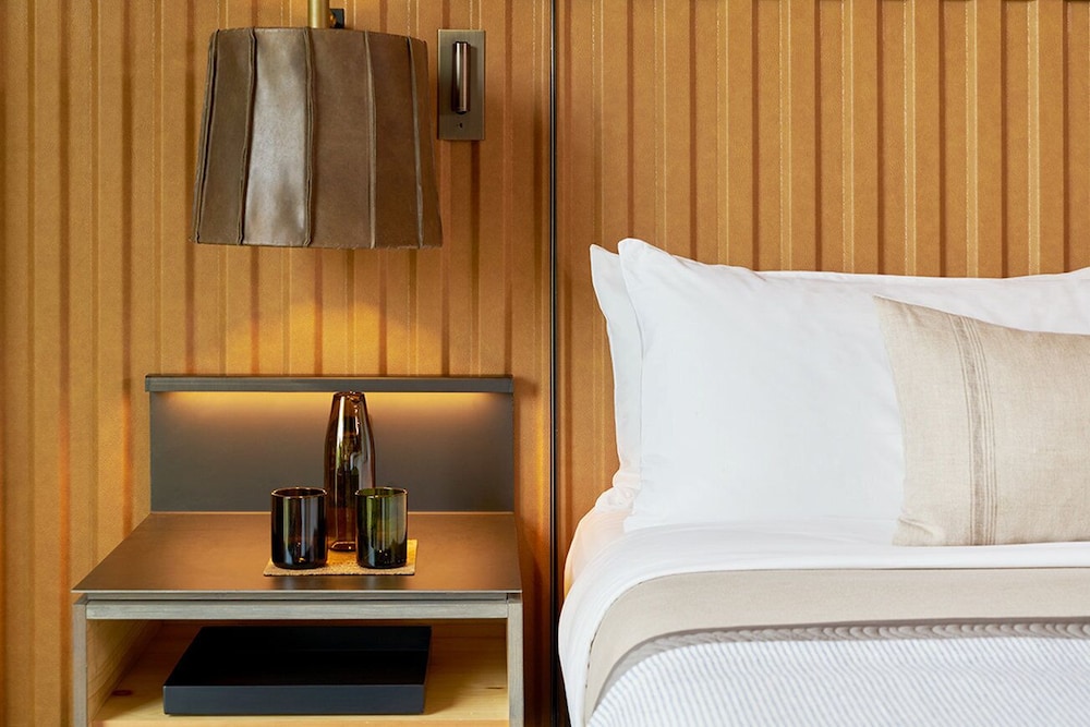 1 Hotel Brooklyn Bridge 43/44