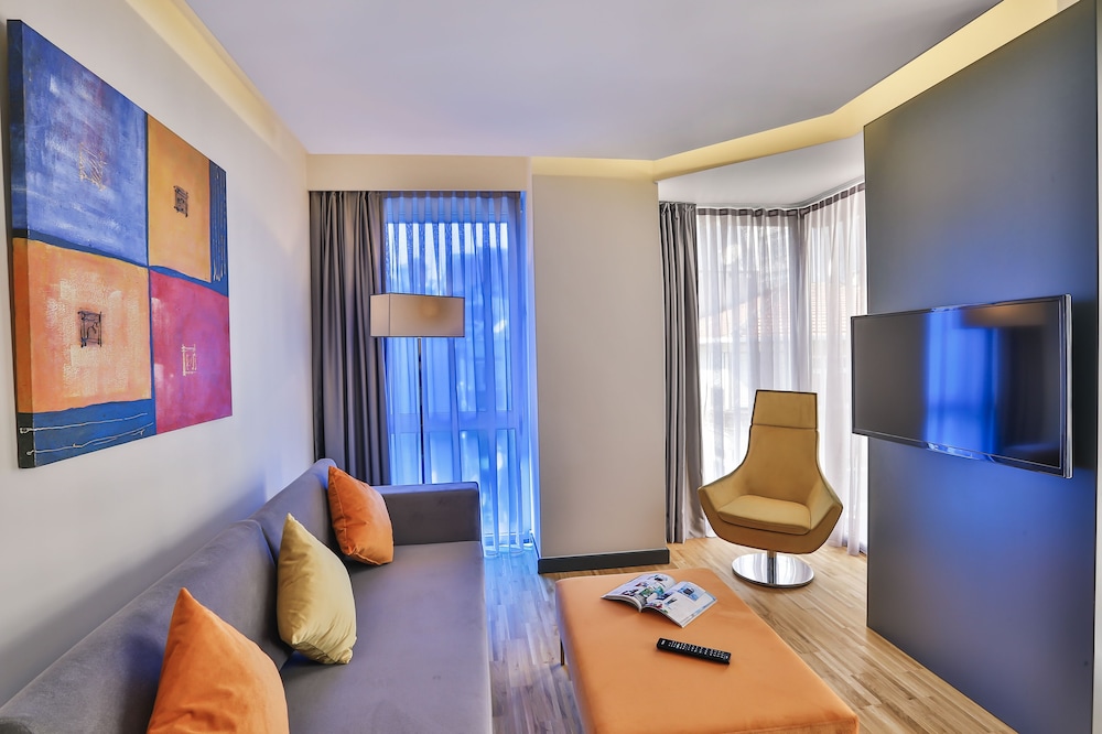 Business Life Sisli 27/53