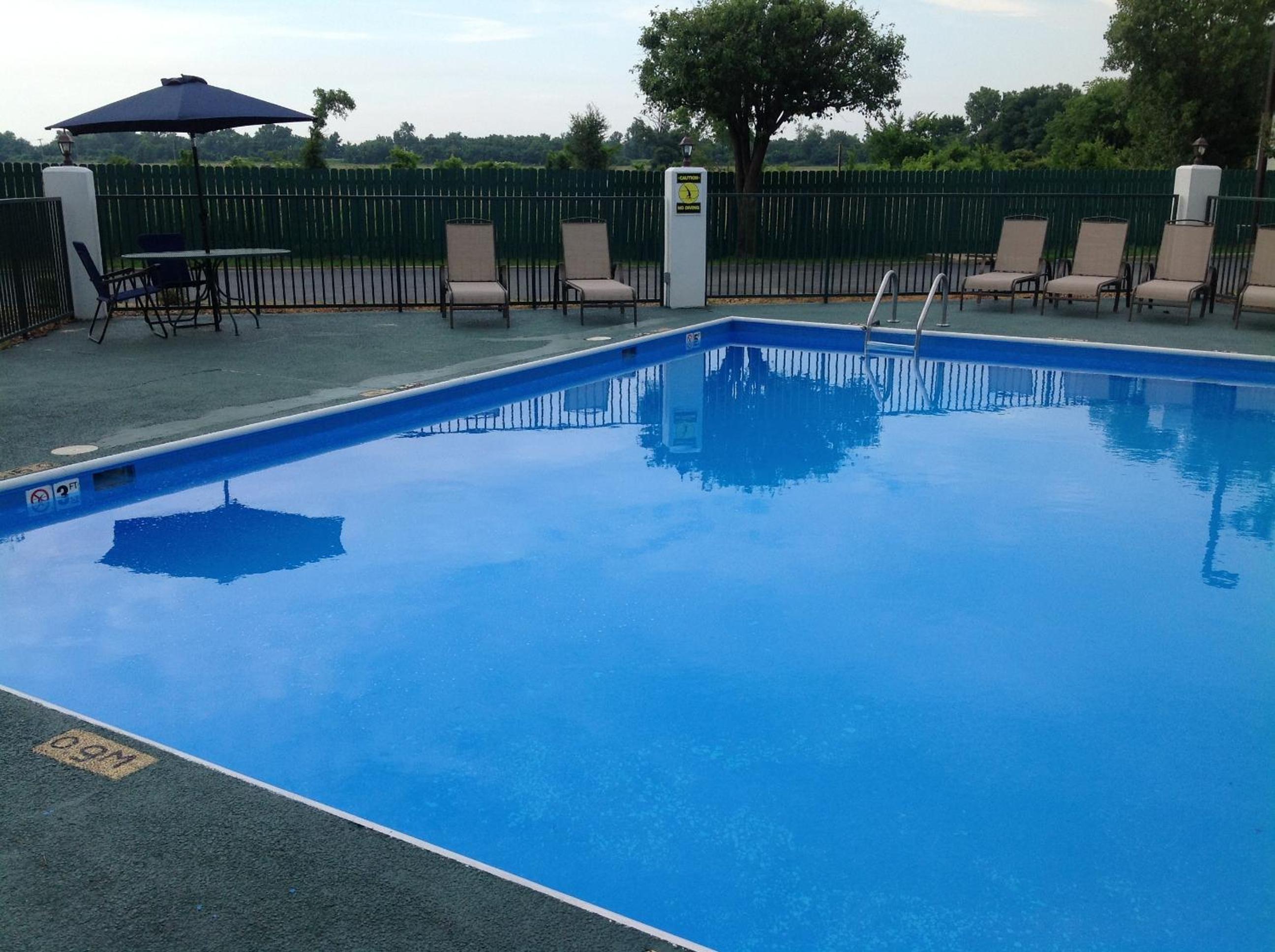Hallmarc Inn & Suites of West Memphis 27/55
