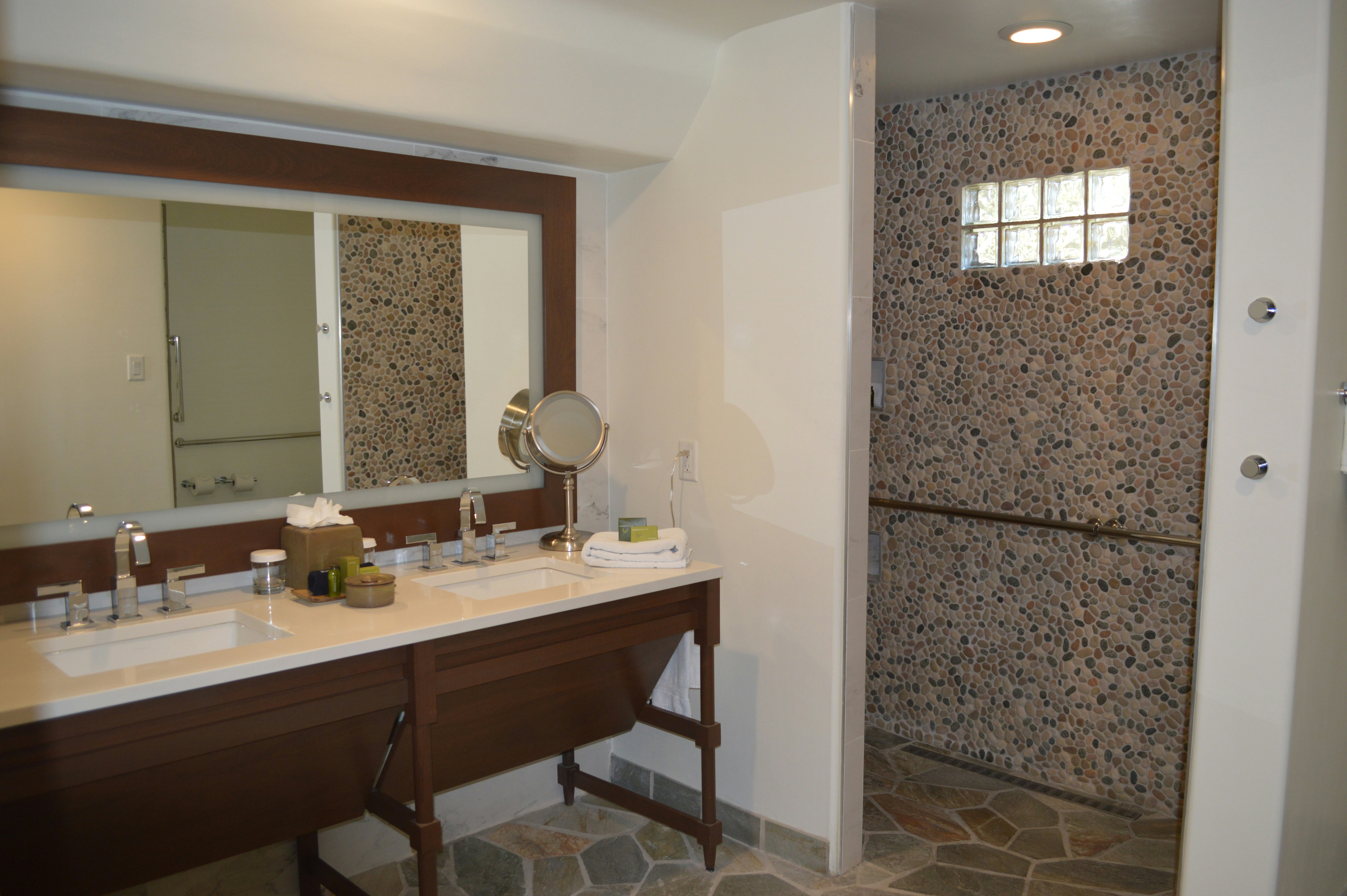 ROOM, KING BED, ACCESSIBLE