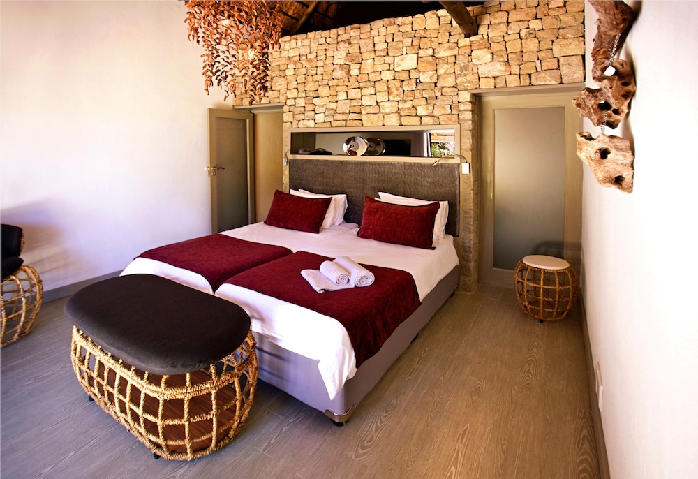Mokuti Etosha Lodge 24/69