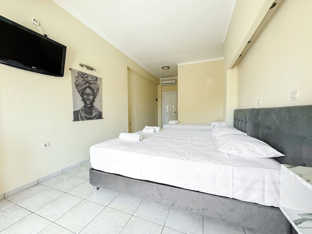 Kavos Plaza Hotel 13/50