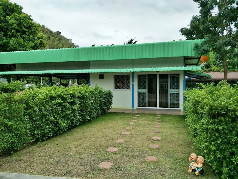 Golden Dragon Resort Kanchanaburi (ex Srisook Resort) 40/50