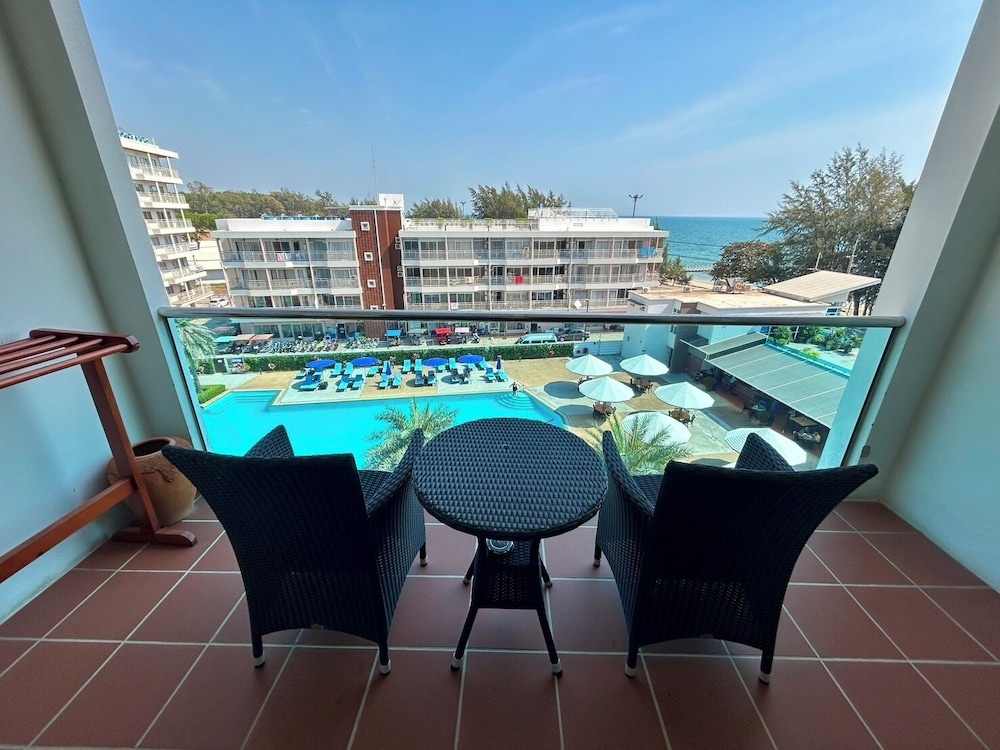 Grandblue Resort 34/70