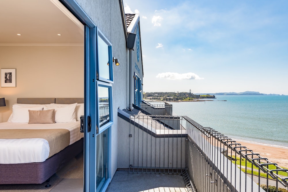 Blue Pacific Apartments 22/70
