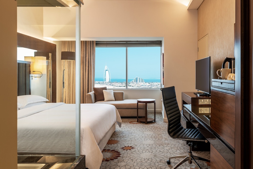 Sheraton Mall of the Emirates Hotel, Dubai 21/46