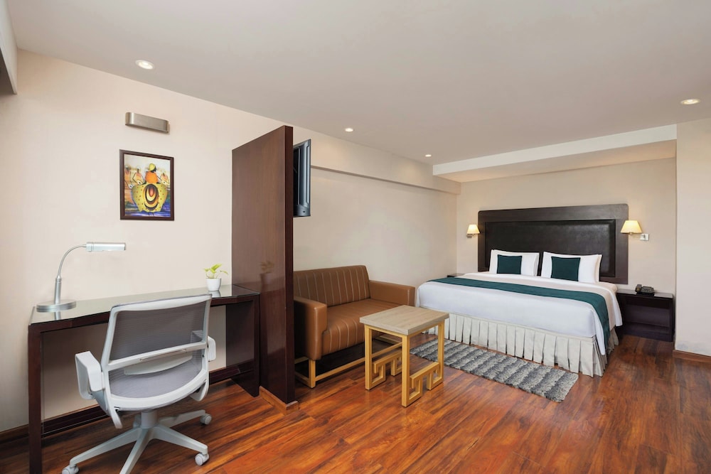 1 Bedroom, Suite, King Bed, City View