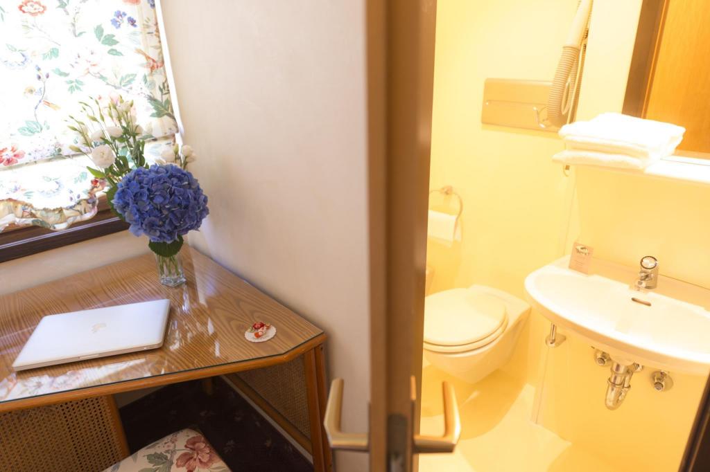 غرفة كلاسيكية بسرير مزدوج، Relais Leon D'oro 2/3