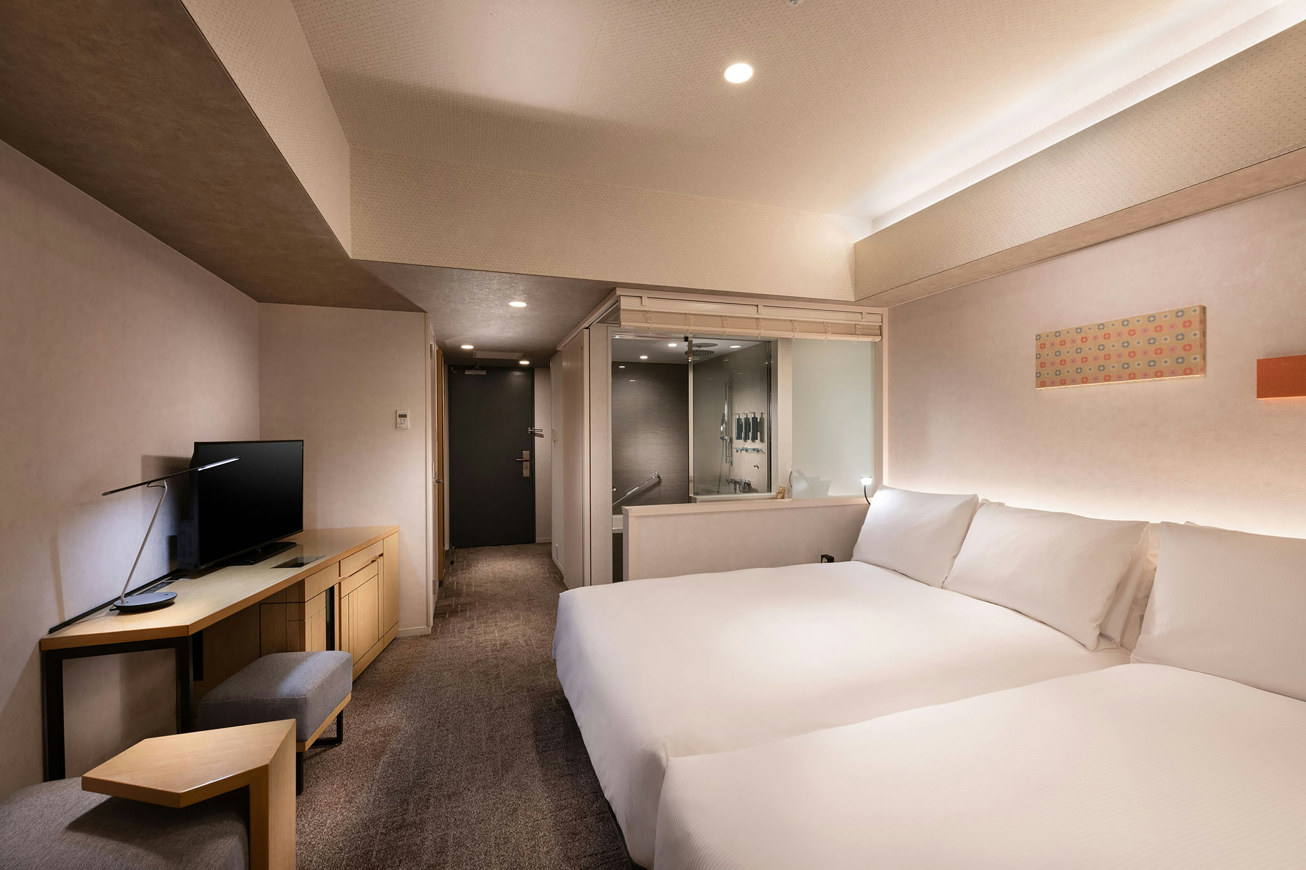 DELUXE, 2 DOUBLE BEDS