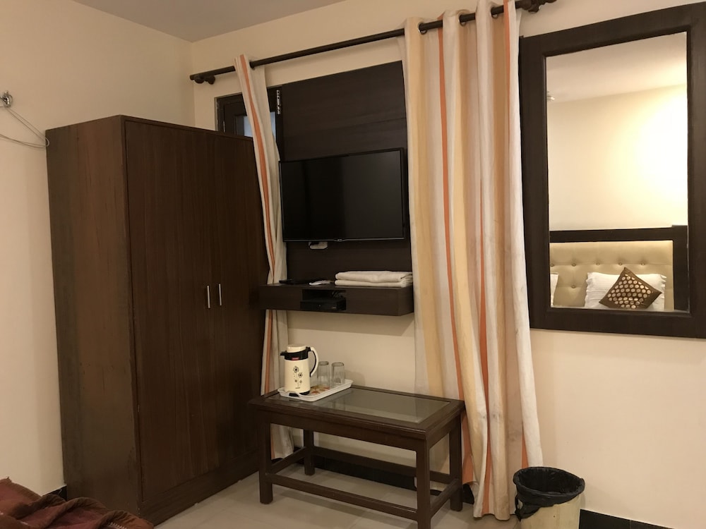 Hotel Avtar At New Delhi Railway Station 31/50