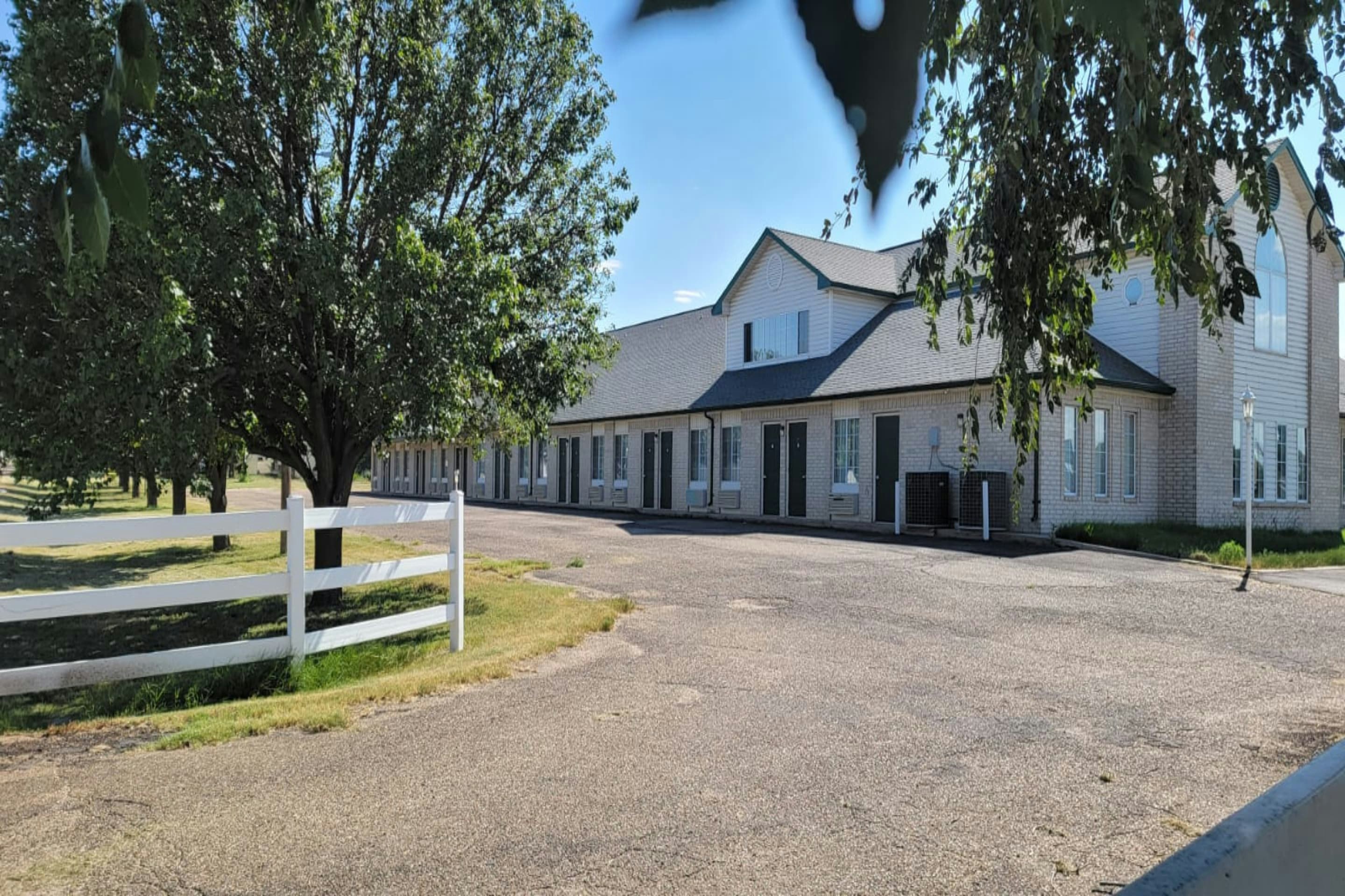 HomeTown Inn By OYO Texhoma, OK 35/50