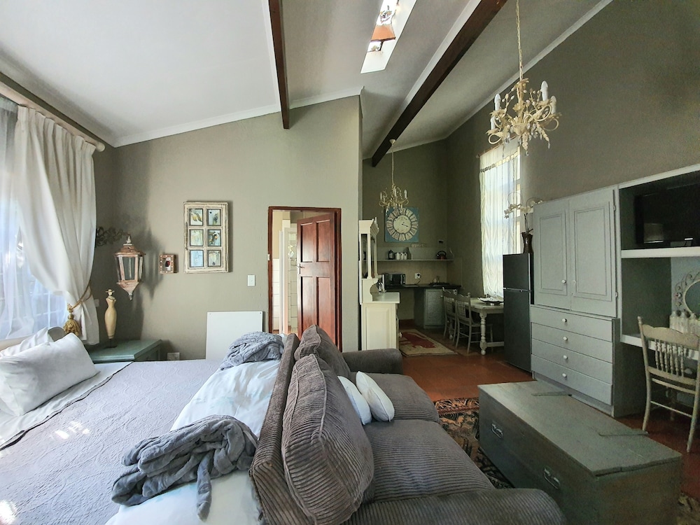 COMFORT, STUDIO, SUITE