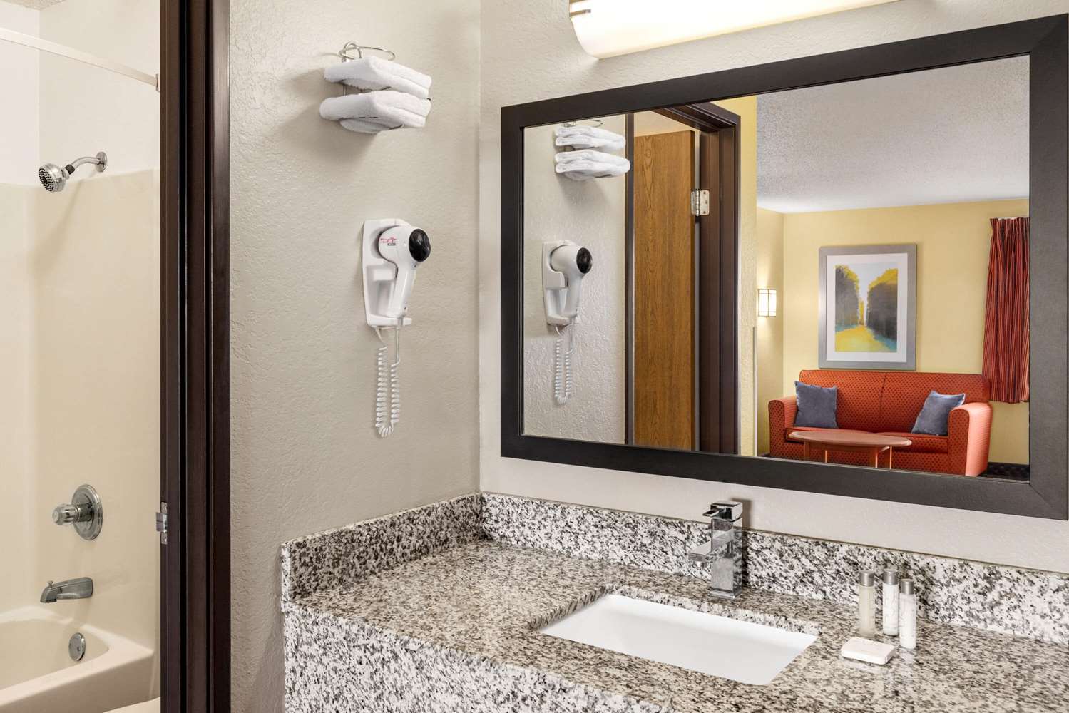 Baymont By Wyndham Cedar Rapids 38/45