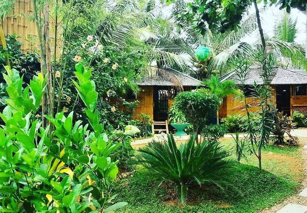 Hangout Beach & Resort 30/39