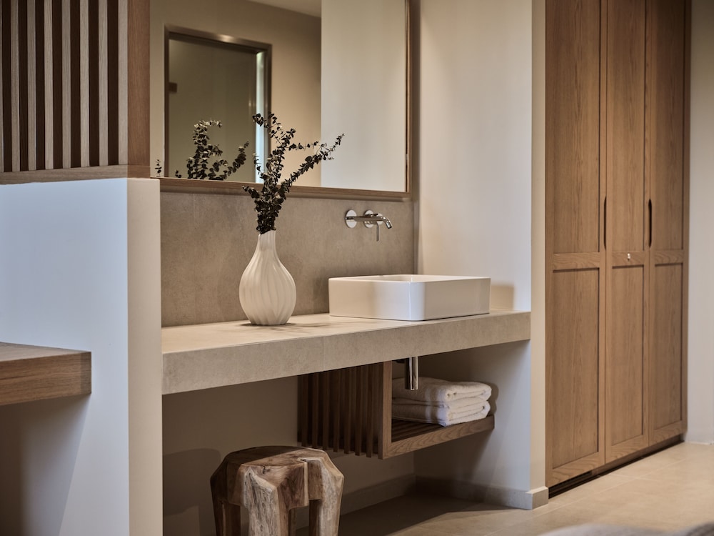 Alamis Apartments 49/50