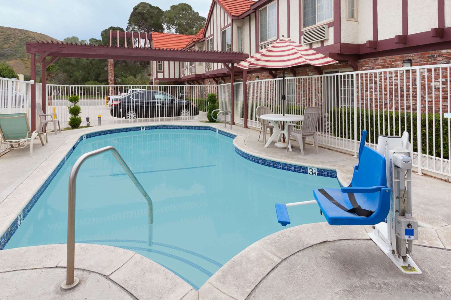 Super 8 by Wyndham Santa Clarita/Valencia 19/32