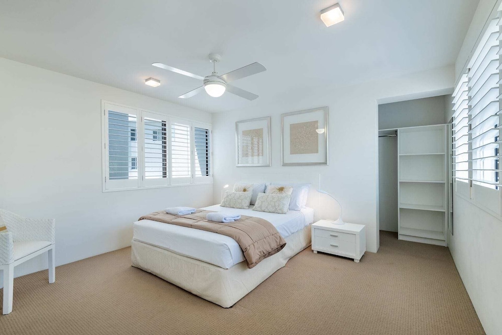 3 Bedrooms, Deluxe, Apartment, 2 Queen and Twin Beds, Water Front