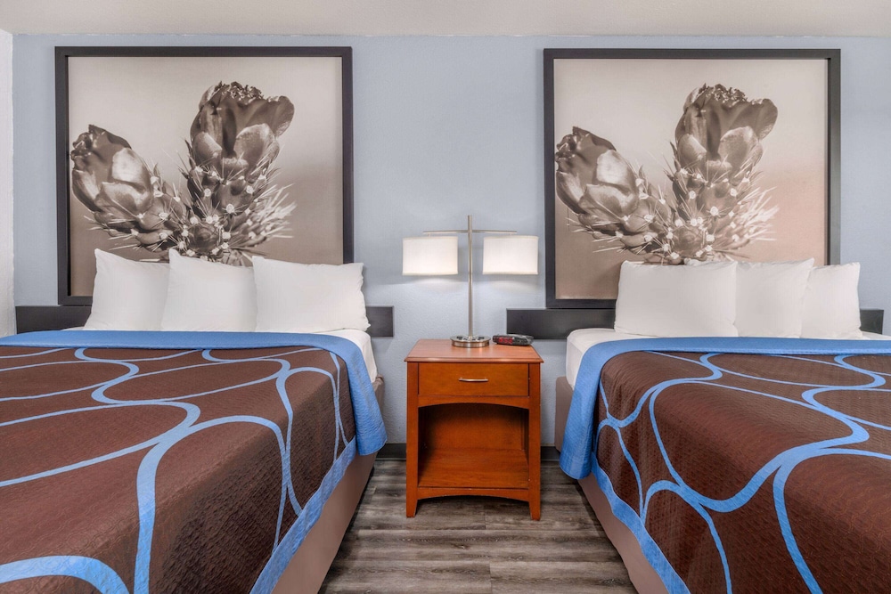 Super 8 by Wyndham Clayton 17/28