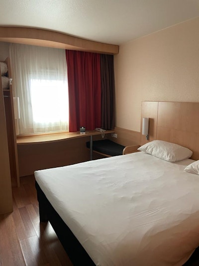 B&B HOTEL Orly Rungis Aeroport 3 etoiles 8/22