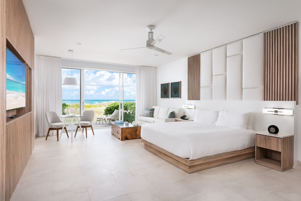 GRAND, DELUXE, STUDIO, OCEAN FRONT, BEACH FLOOR