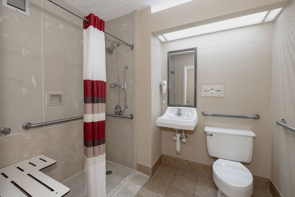 Red Roof Inn and Suites Macon 10/71