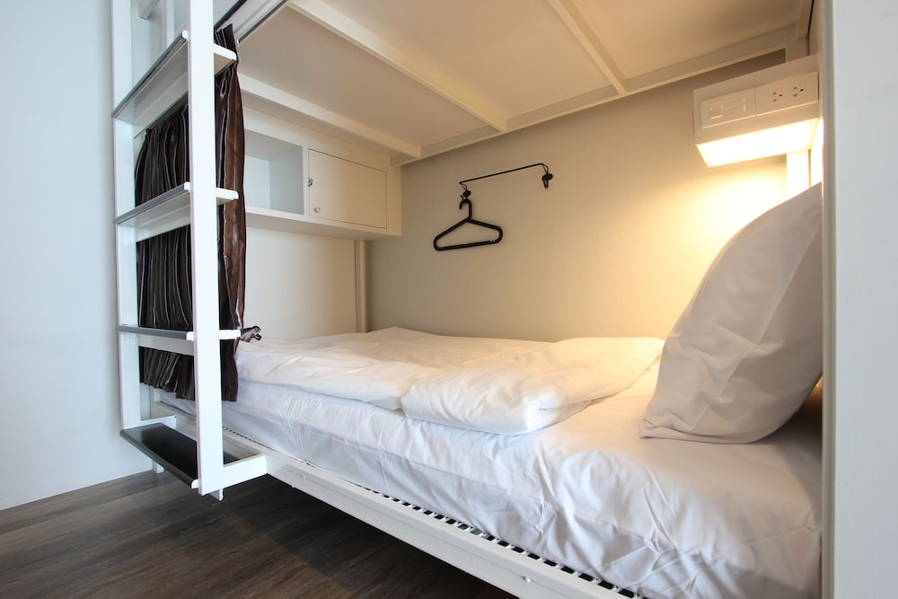 Diff Hostel 16/72