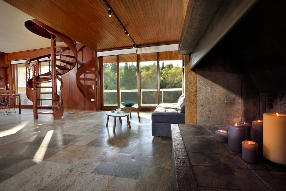 Karyatis Luxury Maisonette By K&K 20/50