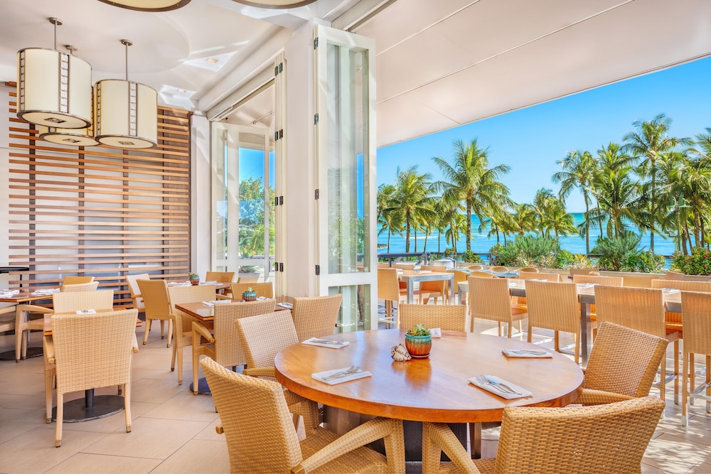 Hyatt Regency Waikiki Beach Resort and Spa 32/50