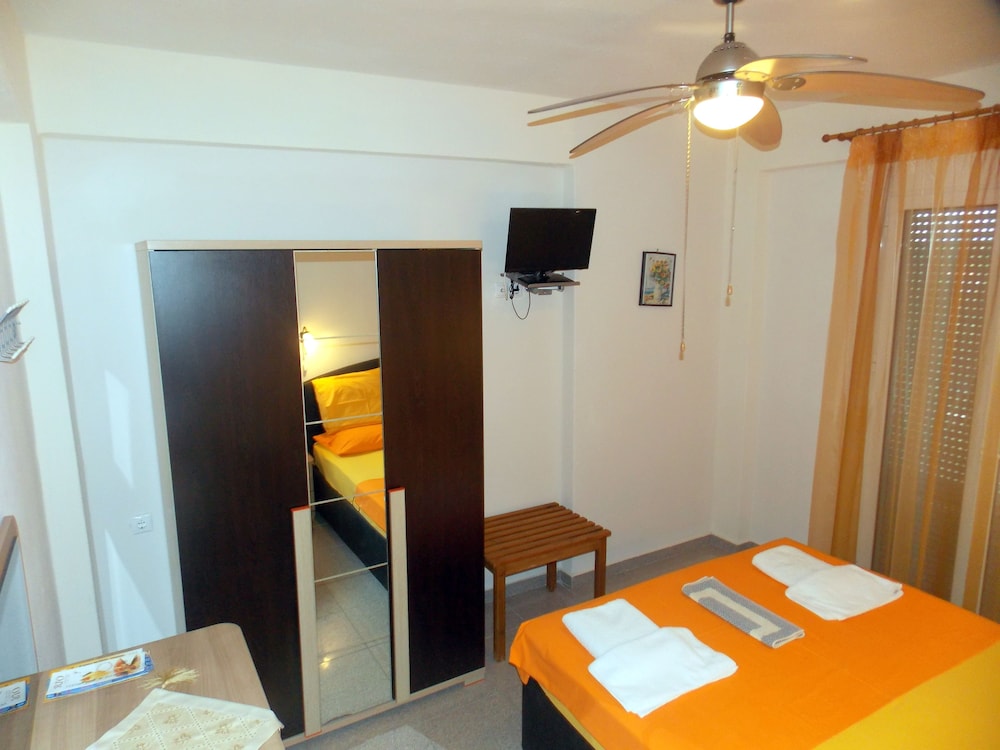 Nikos Apartments 13/33