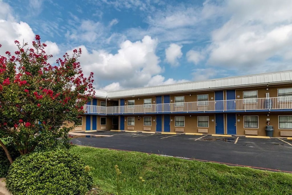 Econo Lodge Mineral Wells, TX 5/23