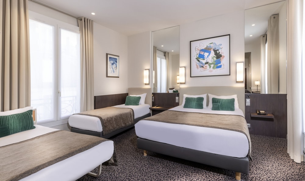 ROOM, QUADRUPLE