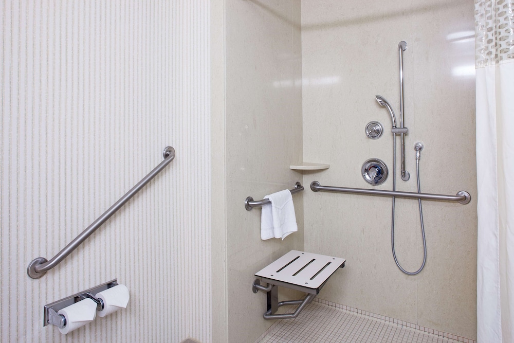 Hampton Inn & Suites By Hilton Toronto Airport 1/39