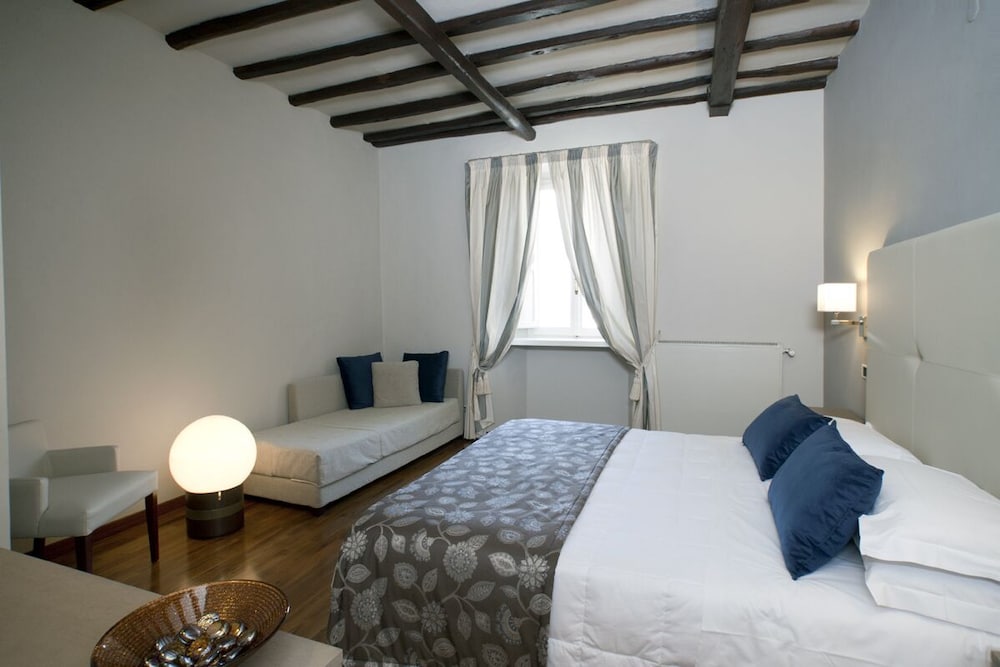 Room, Quadruple