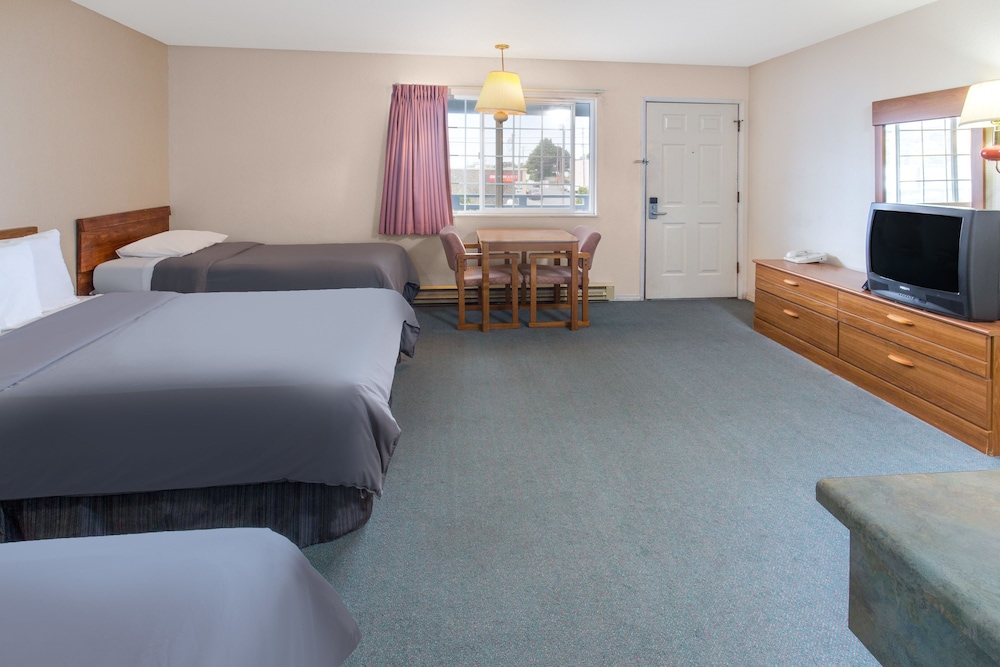 Redwood Inn 16/28
