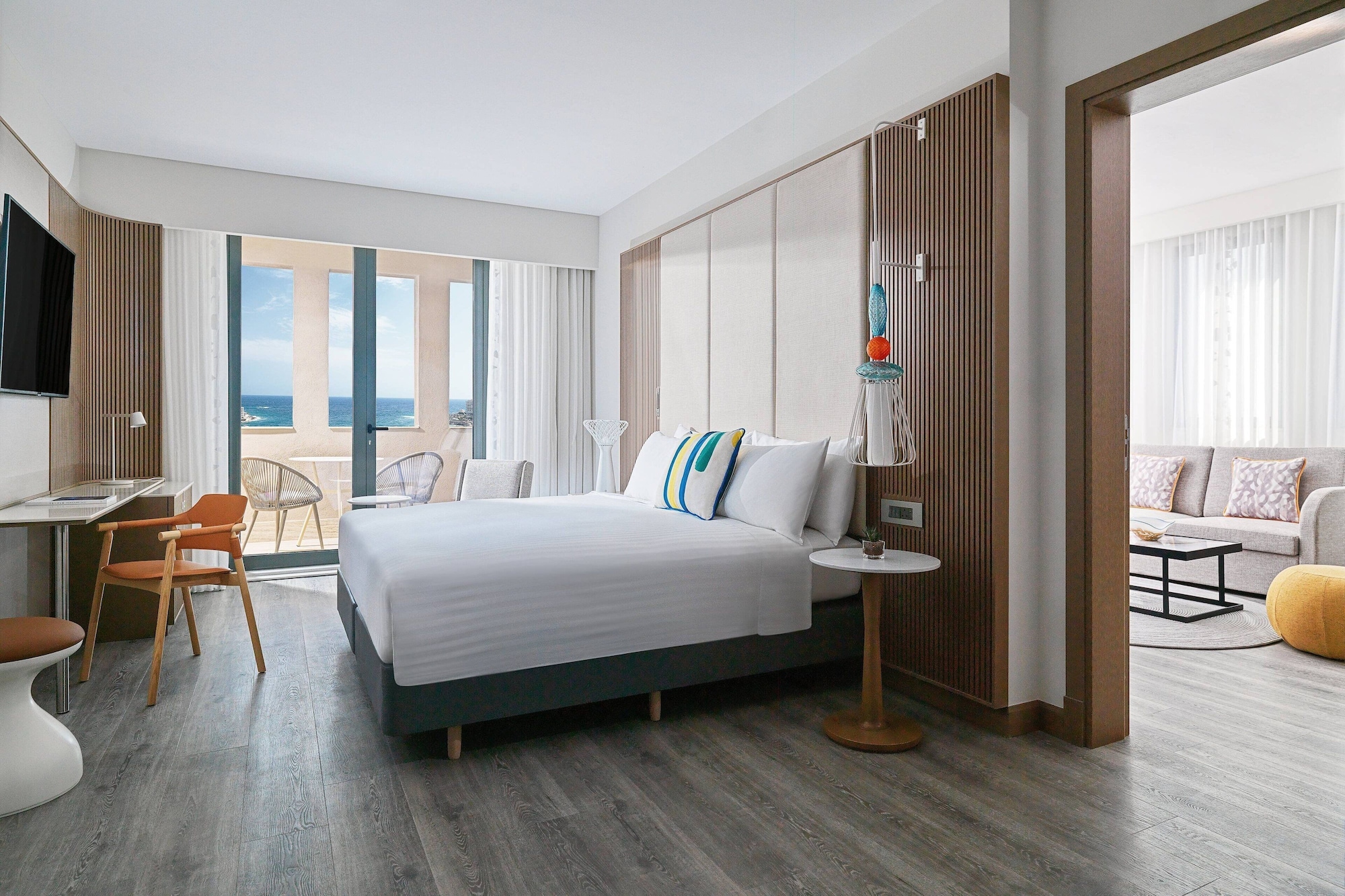 Club, King Bed, Sofa
