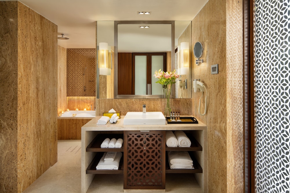 Suite, King Bed, WOW Crest Indore - IHCL SeleQtions 3/3