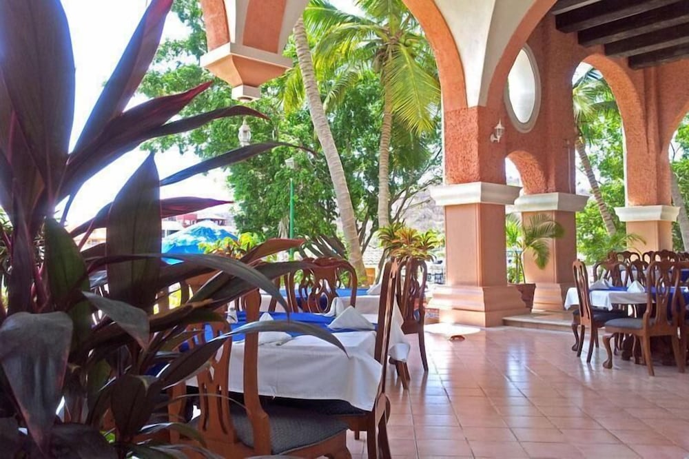 Canadian Resorts Huatulco 22/30