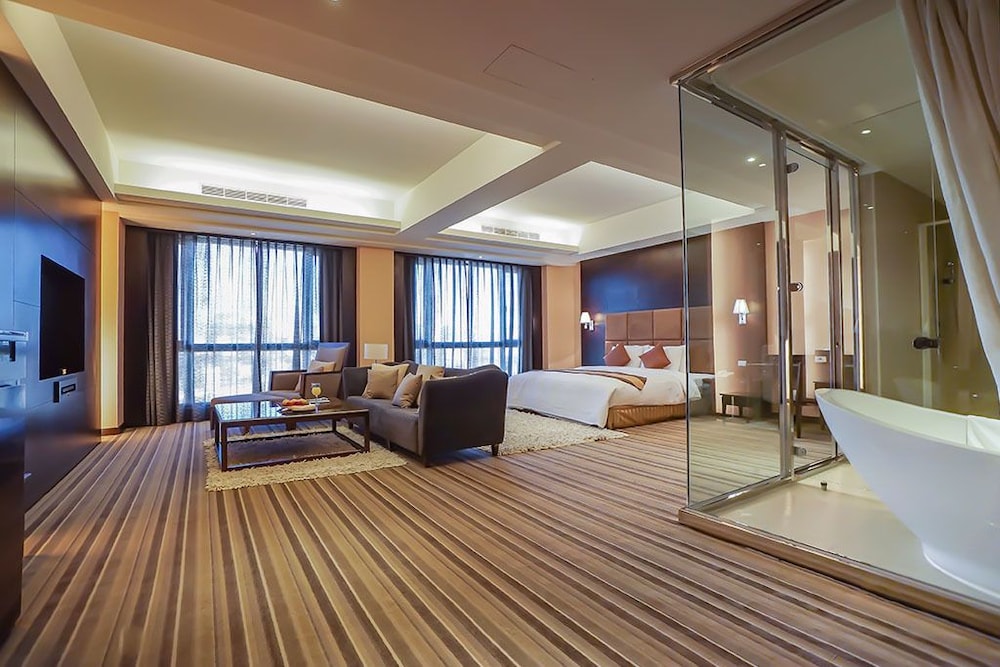 Justwin Grand Hotel 12/42