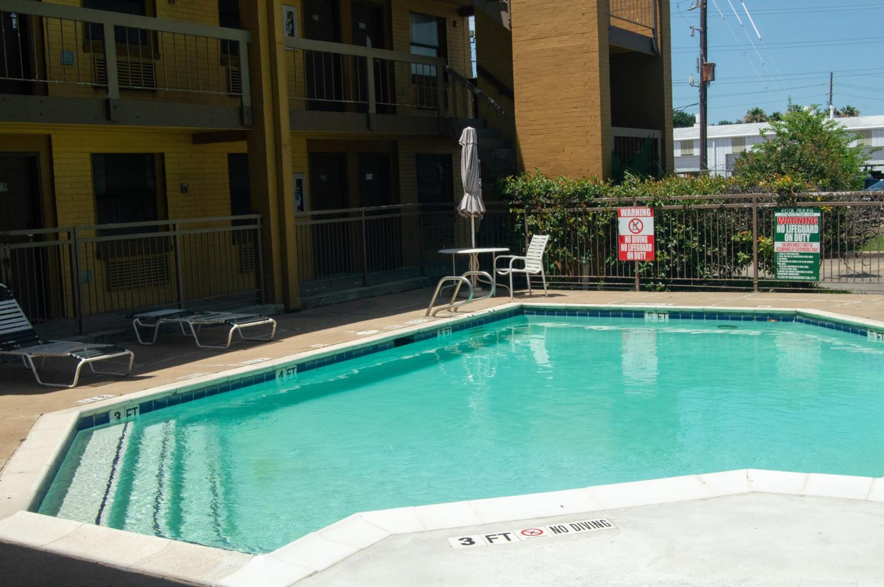 Americas Inn Sugarland/Stafford photo4