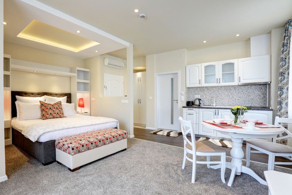 Junior Suite, Queen Bed, Kitchenette, Corner